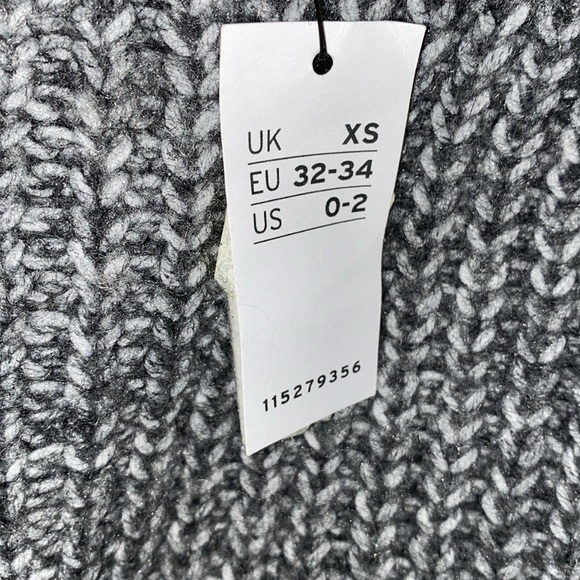 TOP SHOP COLOR BLOCK SWEATER VEST IN GRAY NWT❣️ - Picture 4 of 5